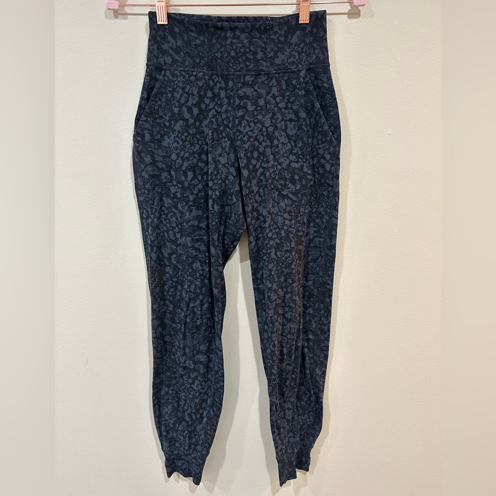 Lululemon🍋 Jogger Pants Size 4